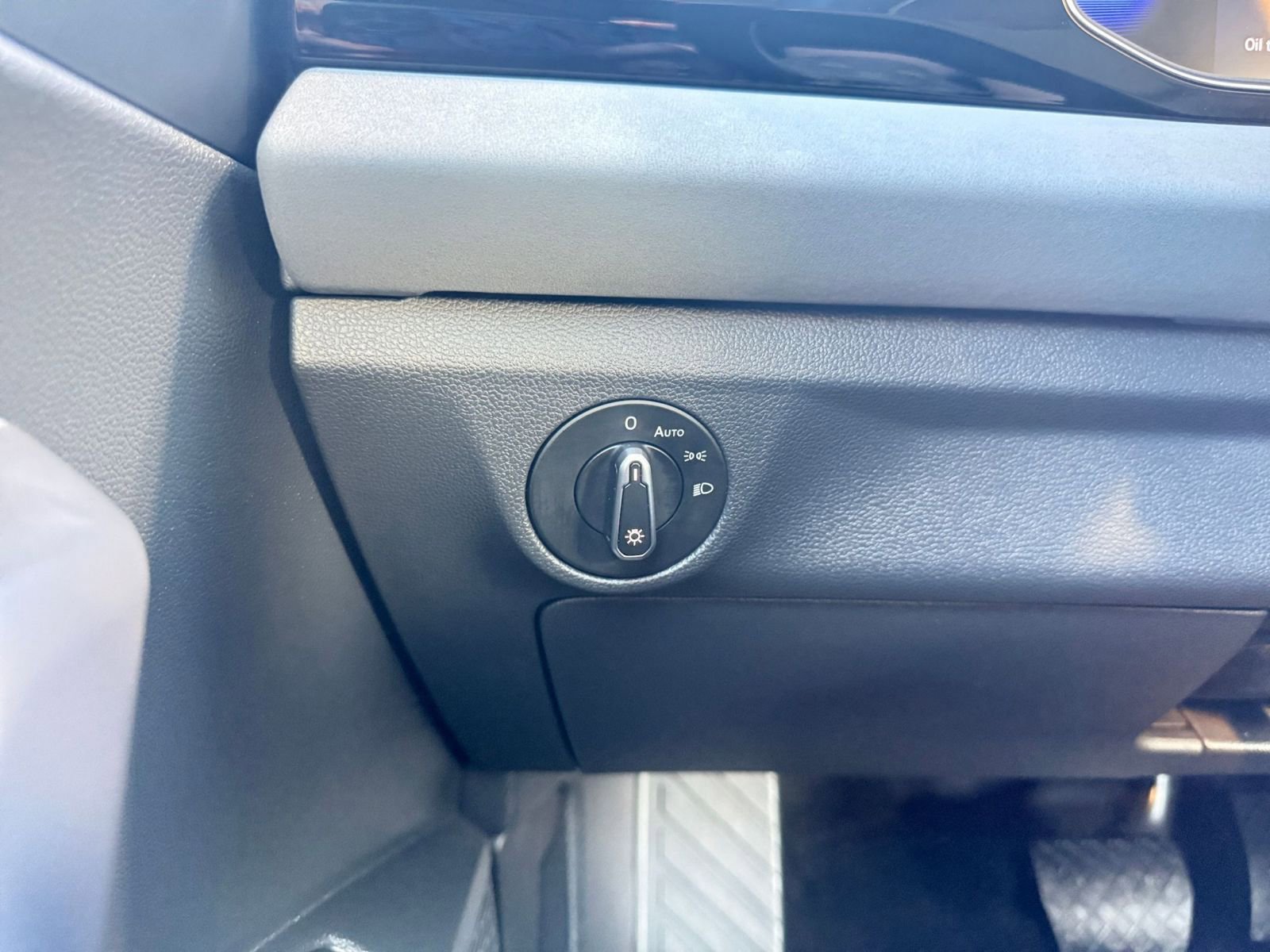 Used 2025 Volkswagen Jetta SE image 35