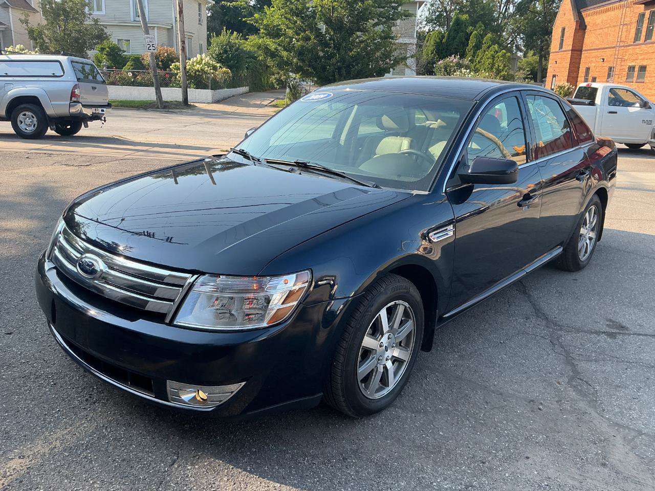 Used 2009 Ford Taurus SEL FWD image 8