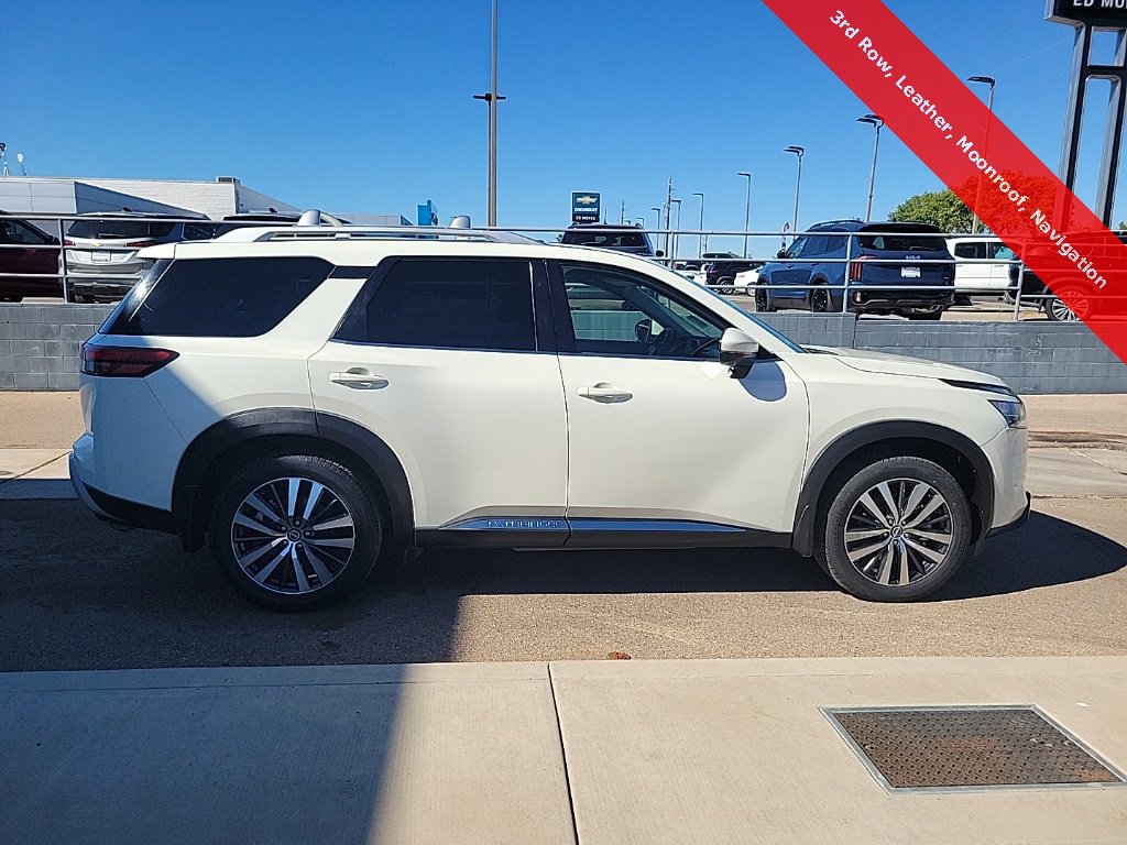 Used 2022 Nissan Pathfinder Platinum w/ Cargo Package image 8