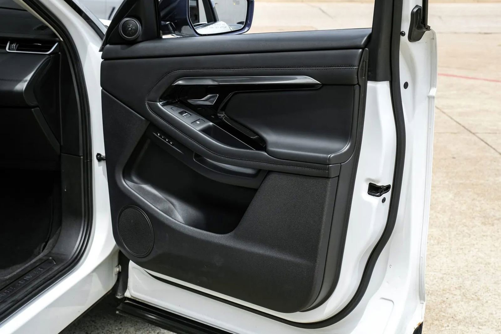 Used 2020 Land Rover Range Rover Evoque SE AWD/4WD image 47