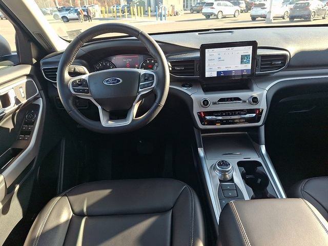 Used 2024 Ford Explorer XLT w/ Equipment Group 202A AWD/4WD image 11