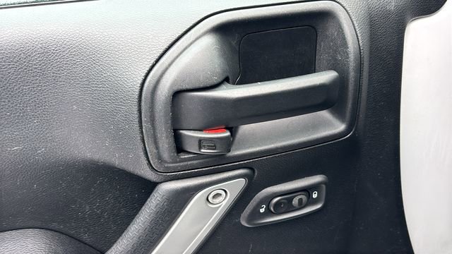 Used 2017 Jeep Wrangler Unlimited Sahara w/ Connectivity Group image 11