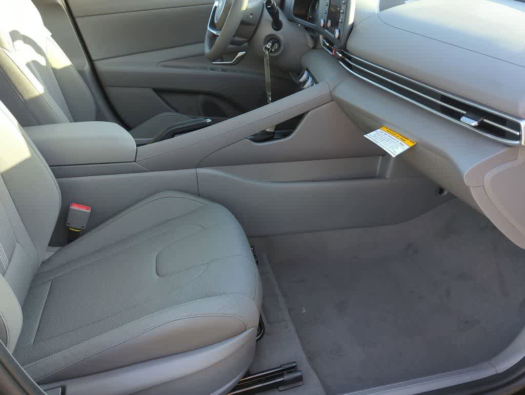 New 2026 Hyundai Elantra SE image 21