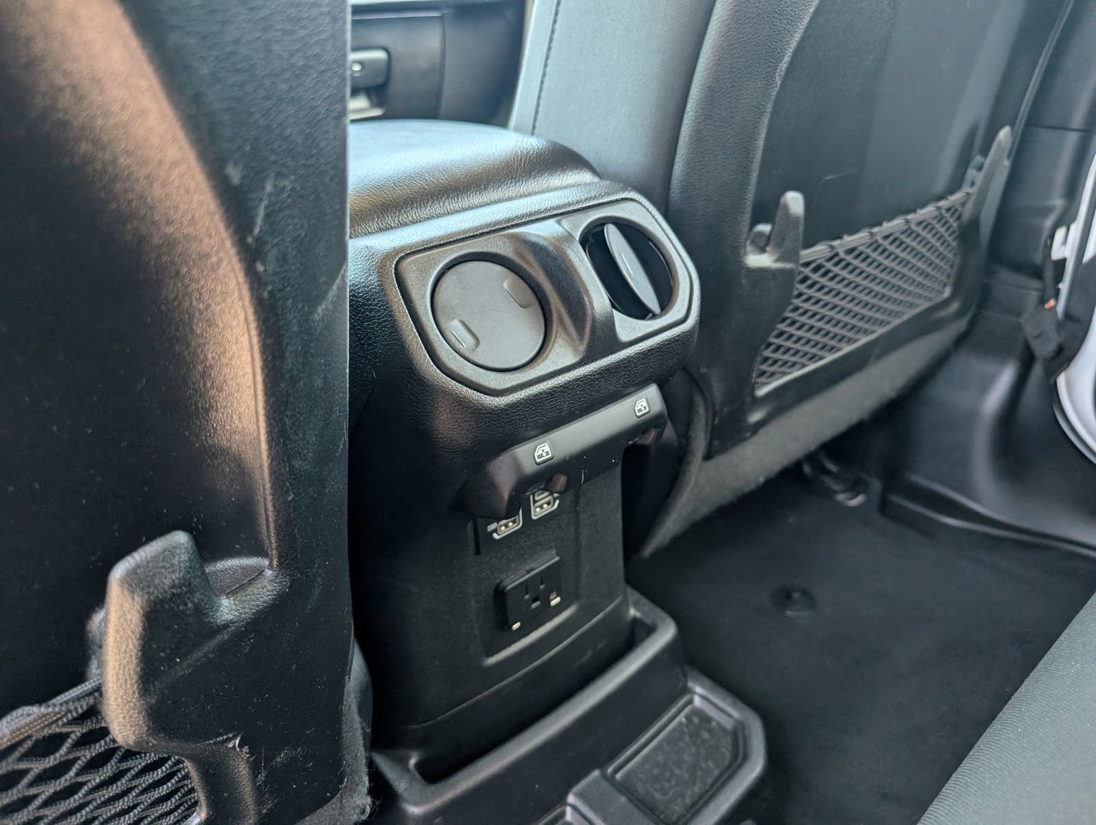 Used 2024 Jeep Wrangler Unlimited Rubicon 4xe AWD/4WD image 31
