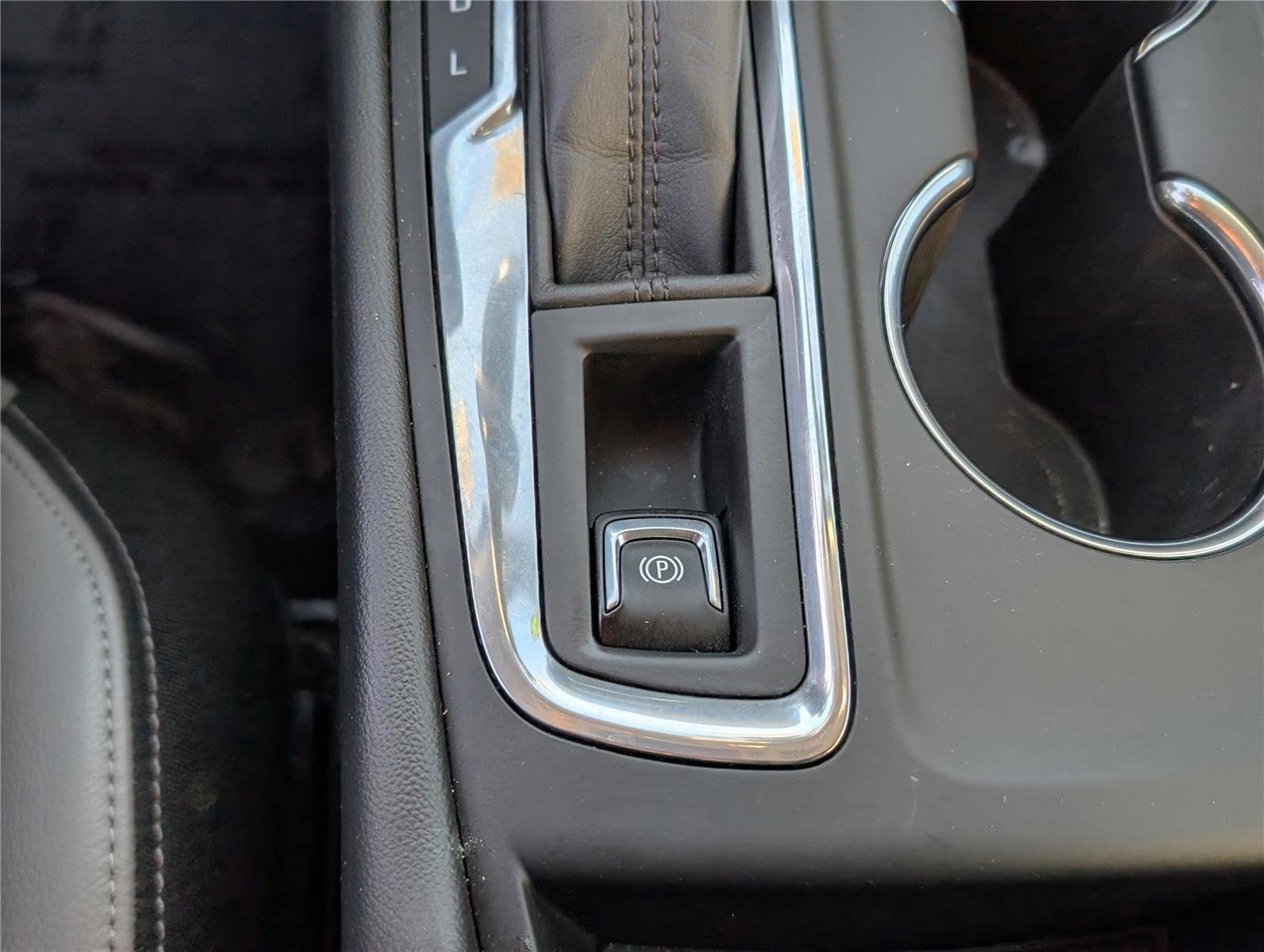 Used 2018 Chevrolet Equinox Premier image 25