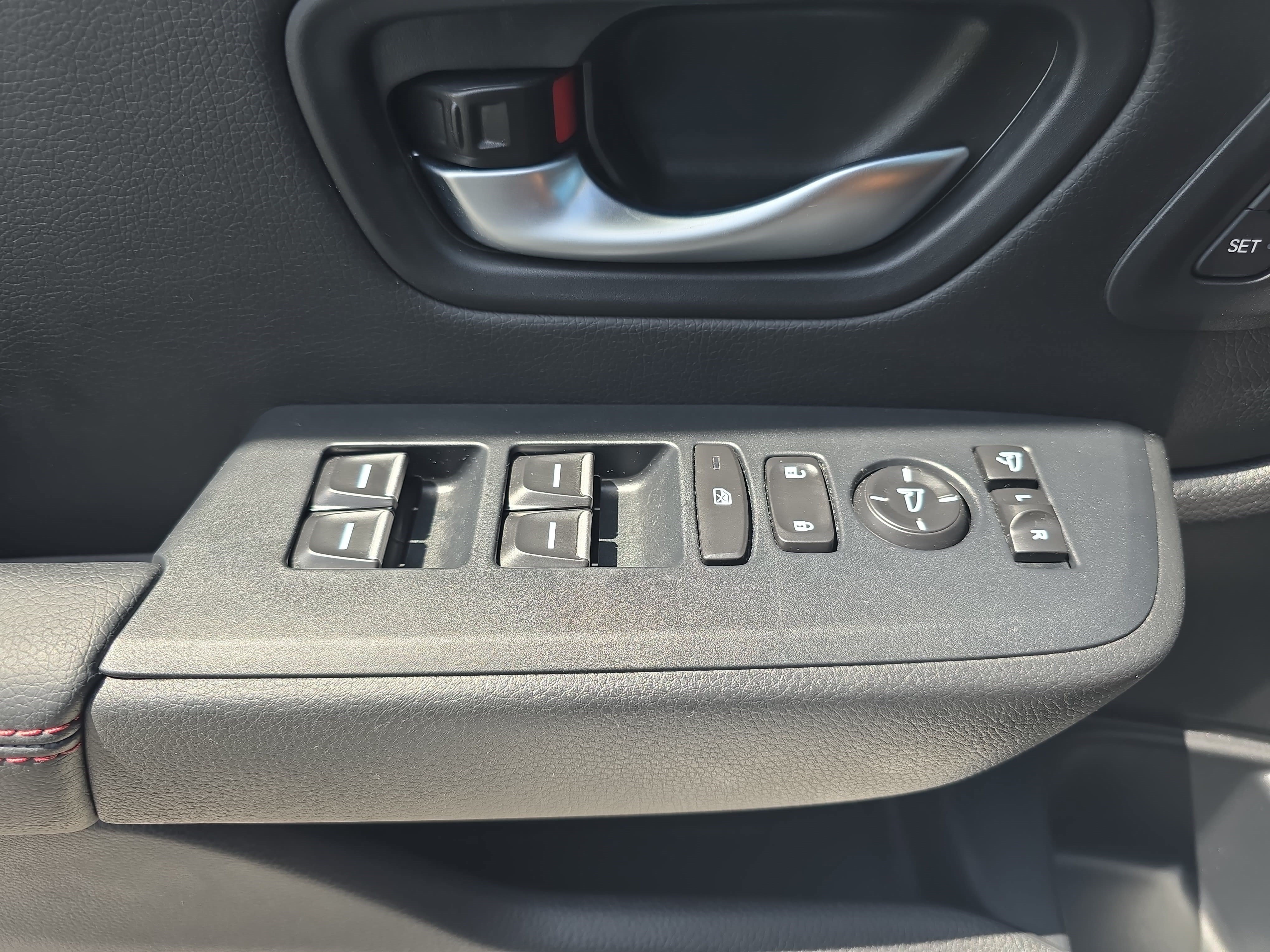 Used 2025 Honda Pilot Black Edition image 29