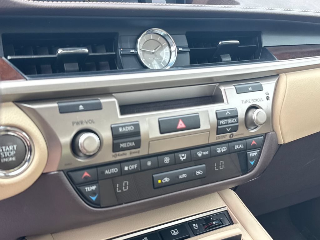 Used 2018 Lexus ES 350 w/ Luxury Package w/Wood Trim FWD image 19