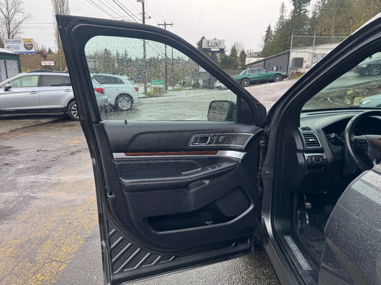 Used 2018 Ford Explorer Limited image 16