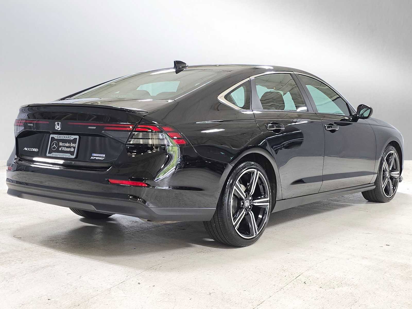 Used 2025 Honda Accord Sport image 3