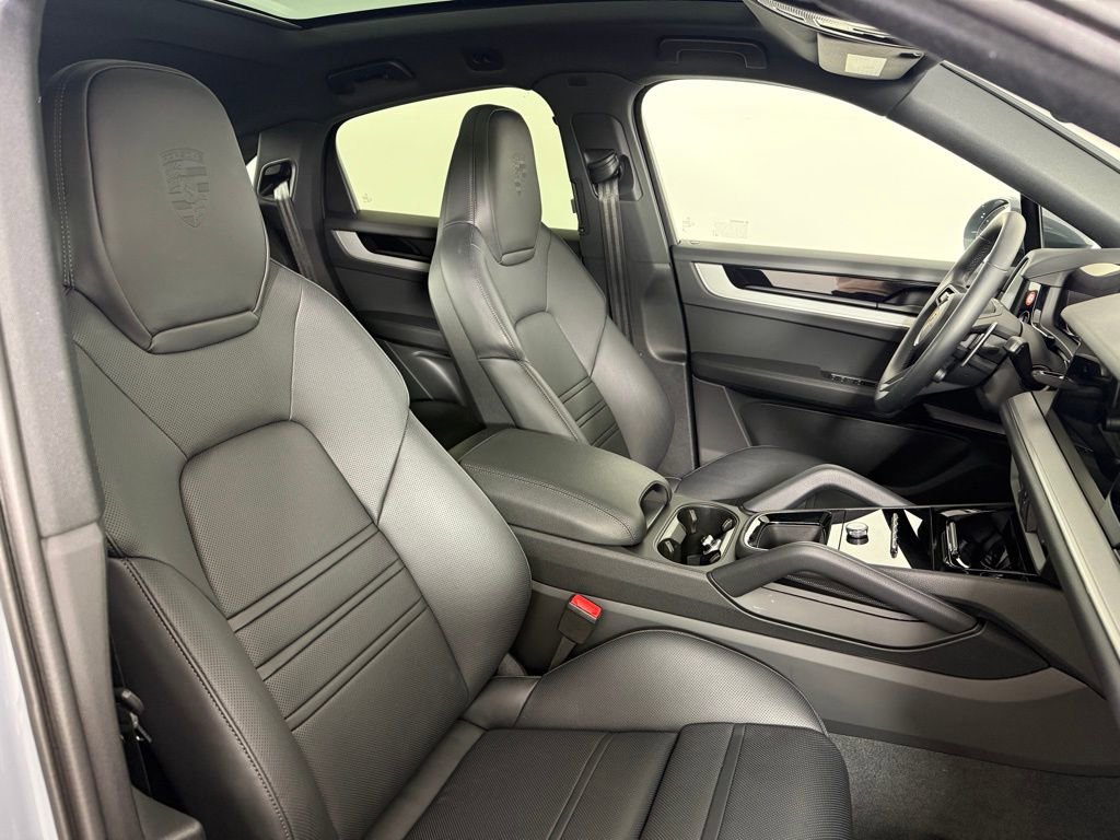 Certified 2025 Porsche Cayenne Coupe image 16