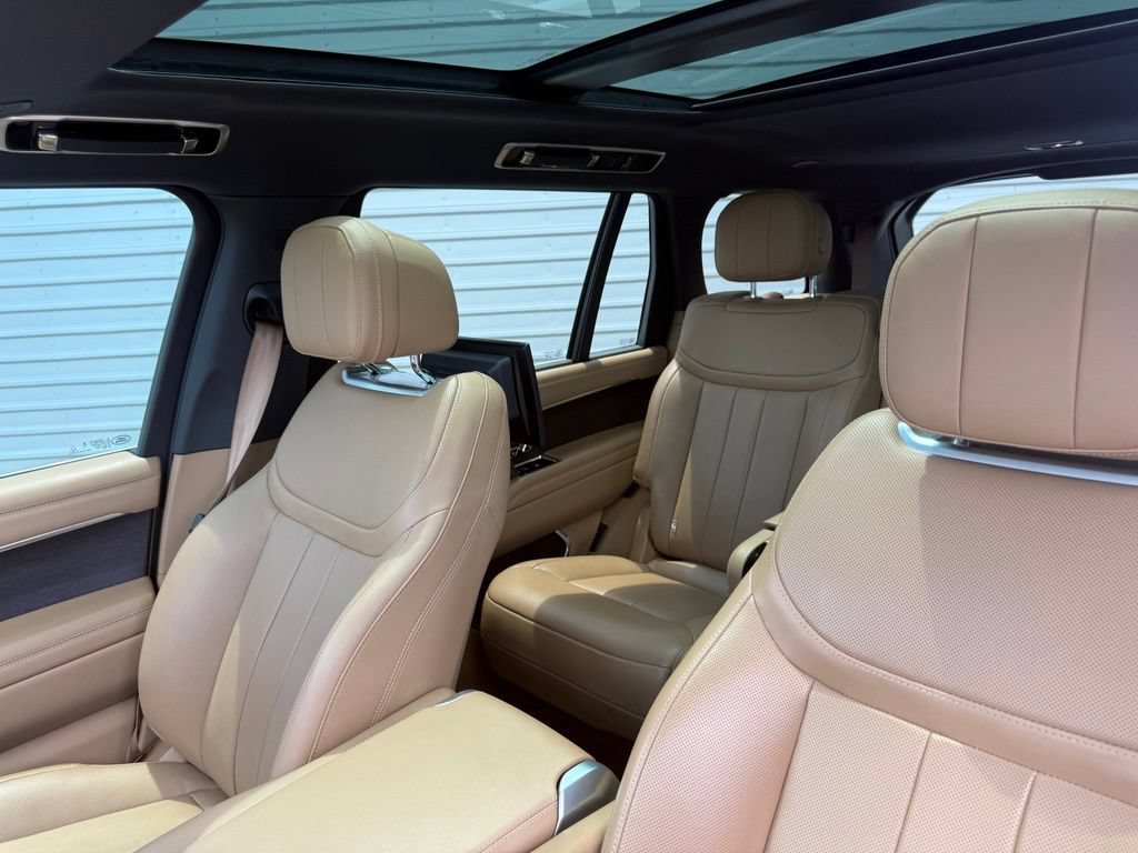Used 2025 Land Rover Range Rover Long Wheelbase SE AWD/4WD image 30