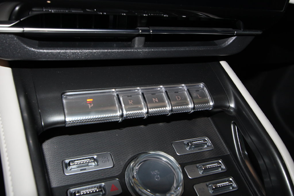 Used 2024 Lincoln Nautilus Premier AWD/4WD image 19