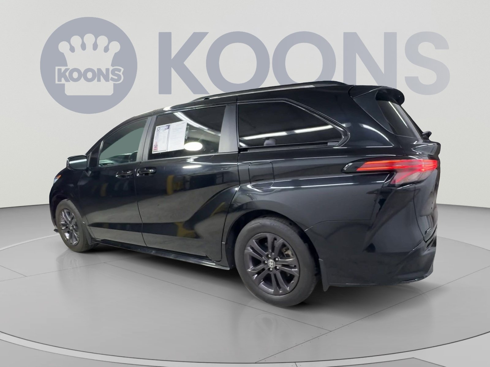 Used 2024 Toyota Sienna XSE w/ XSE Plus Package AWD/4WD image 8