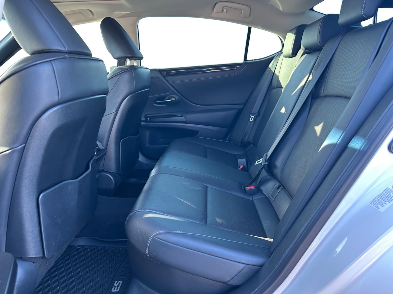 Used 2019 Lexus ES 300h FWD image 16