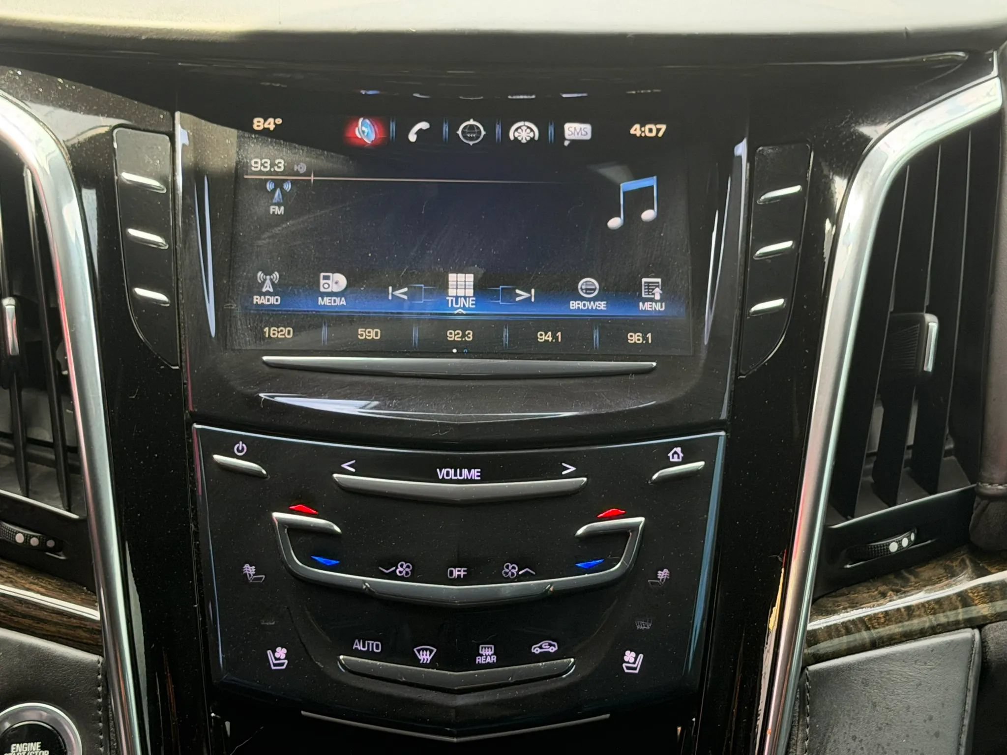 Used 2016 Cadillac Escalade Platinum AWD/4WD image 18