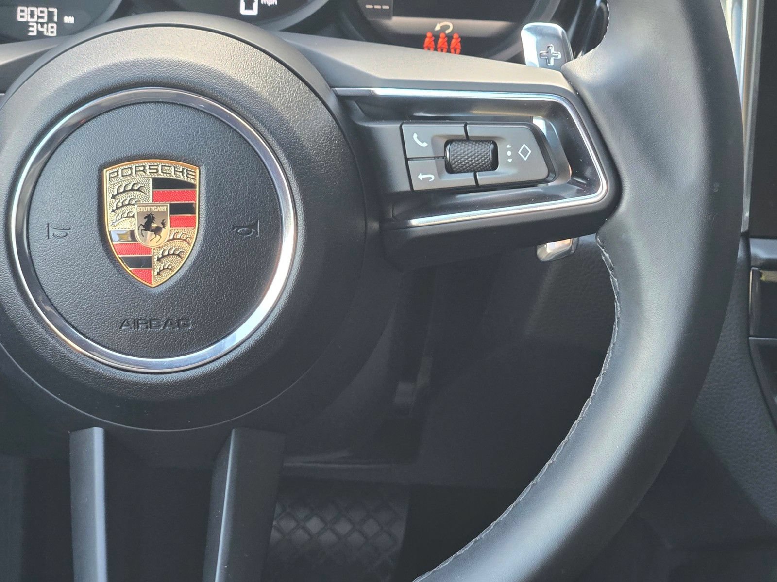 Certified 2025 Porsche Macan w/ Premium Package Plus AWD/4WD image 19