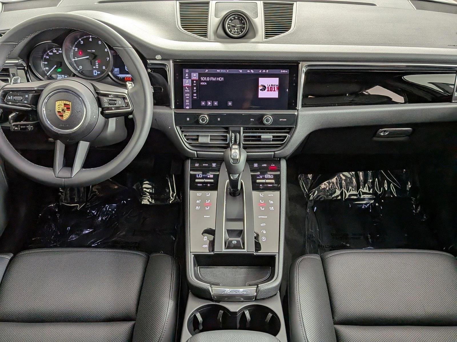 Certified 2025 Porsche Macan Turbo AWD/4WD image 18