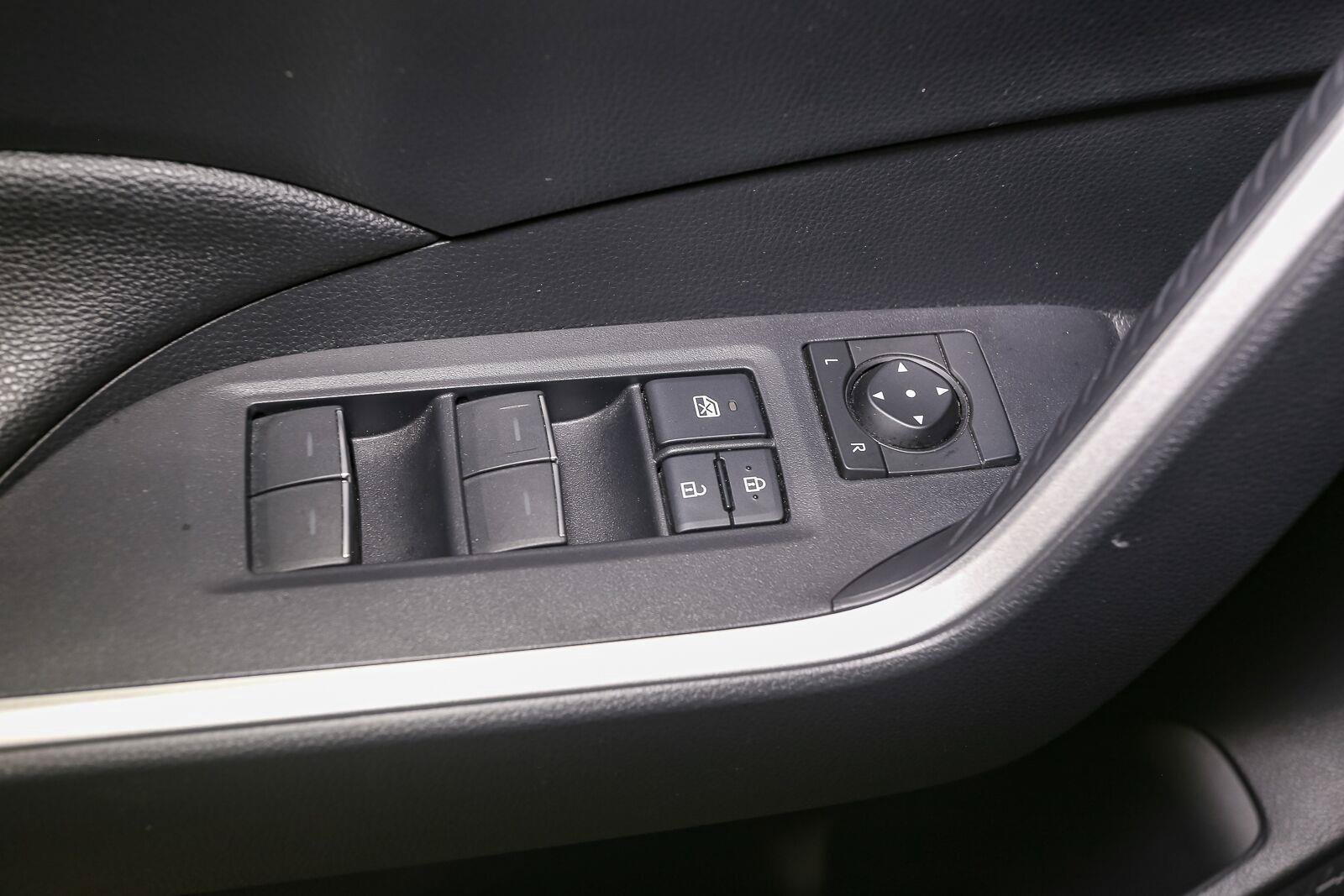 Used 2025 Toyota RAV4 SE AWD/4WD image 41