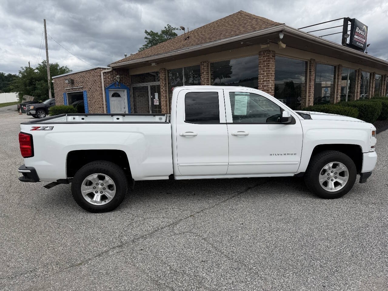 Used 2018 Chevrolet Silverado 1500 LT w/ All Star Edition AWD/4WD image 7