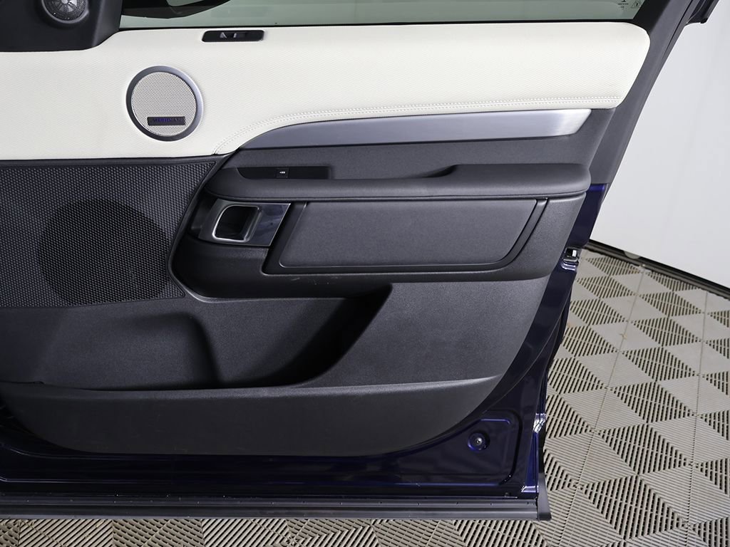 Used 2021 Land Rover Discovery S R-Dynamic image 26