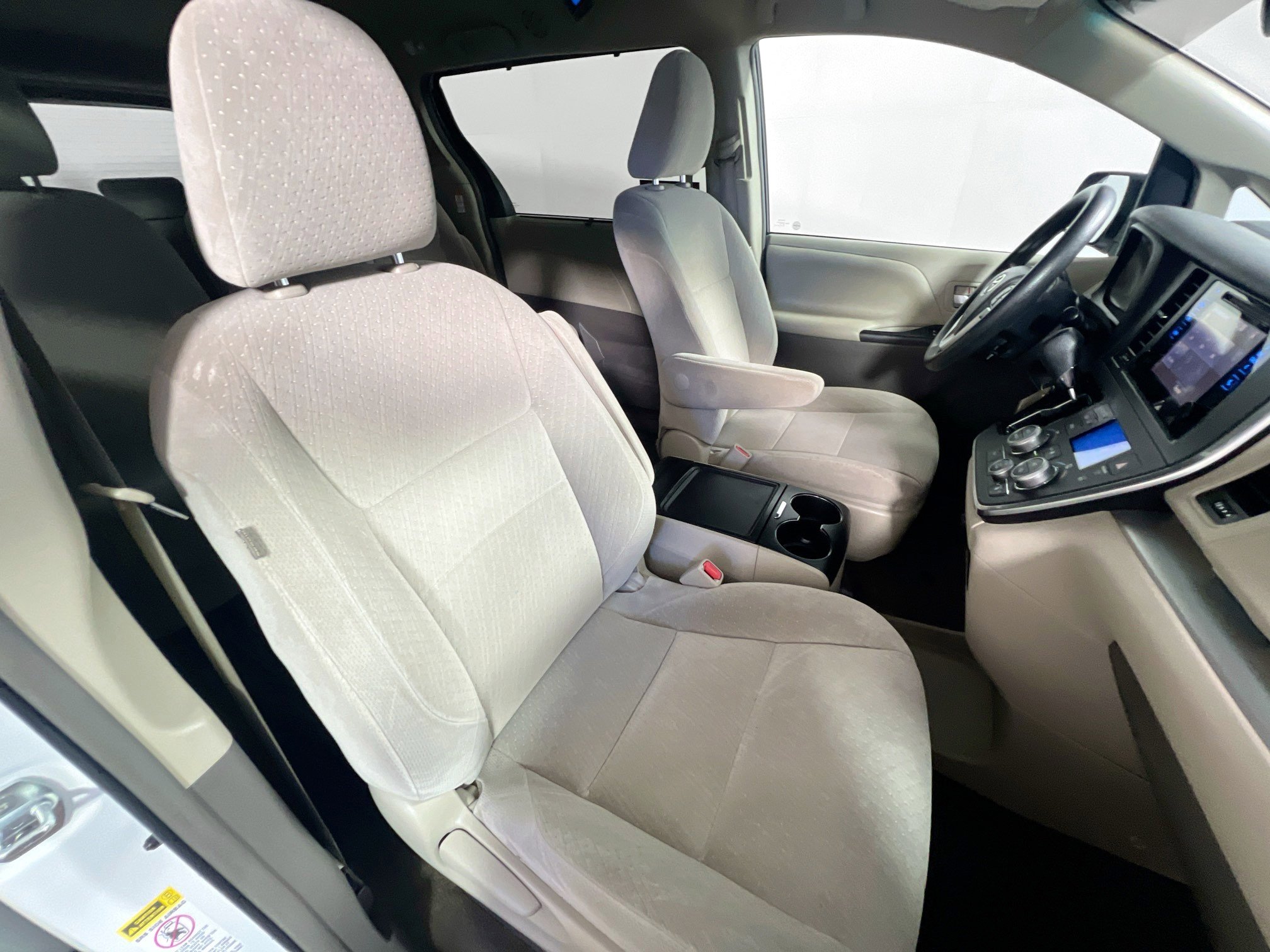 Used 2016 Toyota Sienna LE image 30