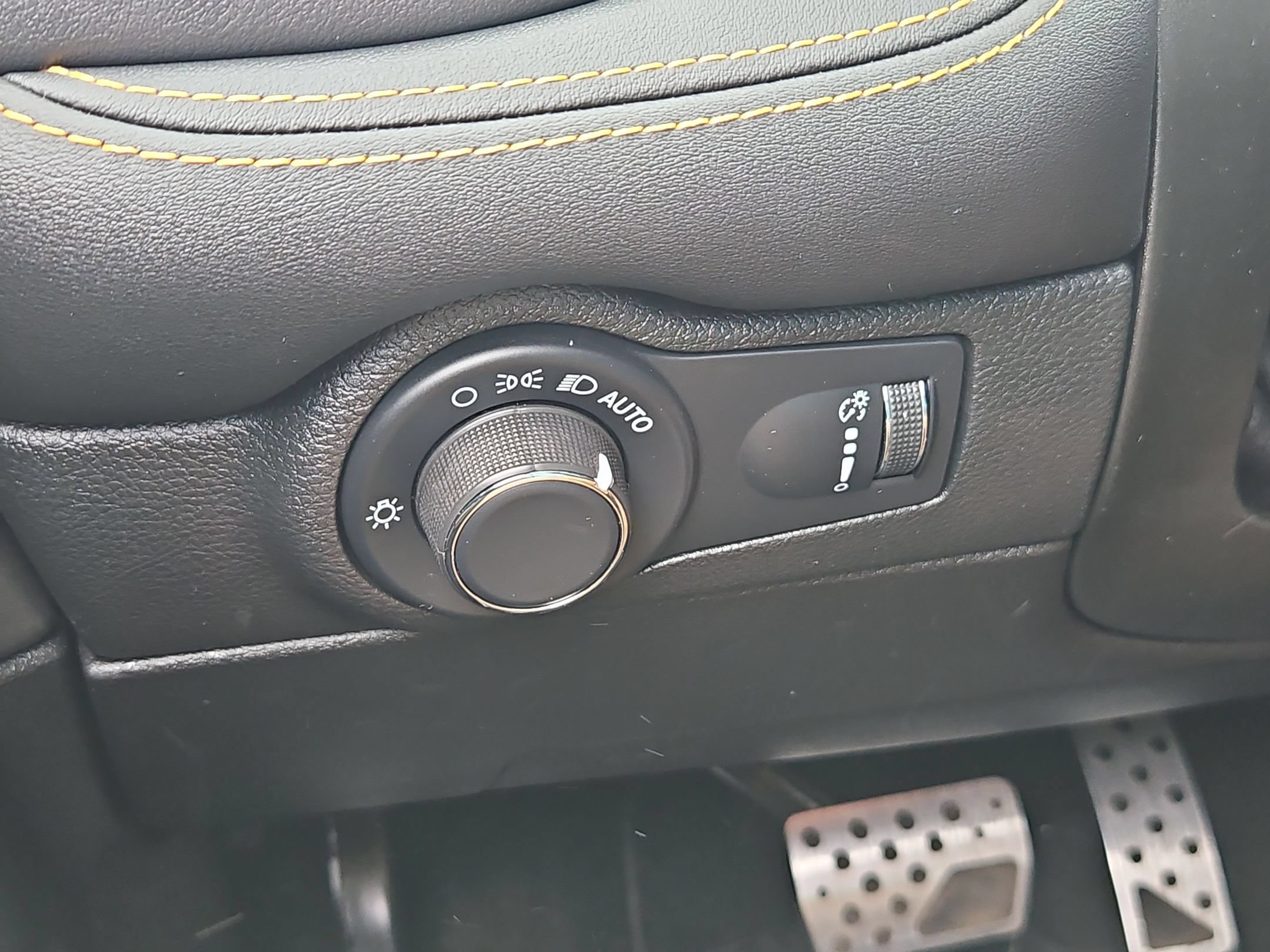 Used 2023 Dodge Durango R/T RWD image 15