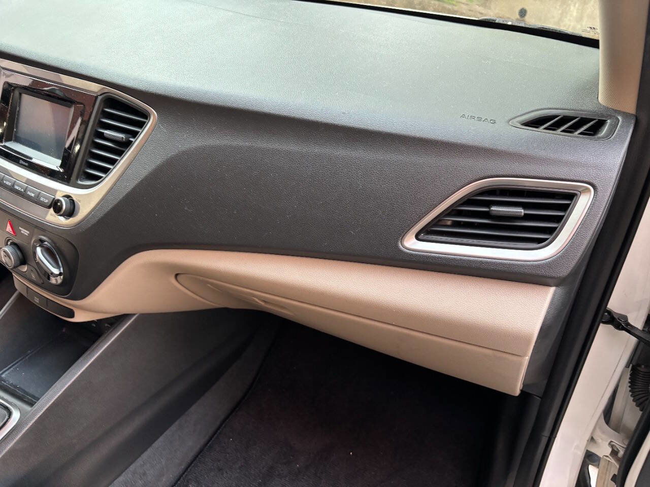 Used 2018 Hyundai Accent SE FWD image 26