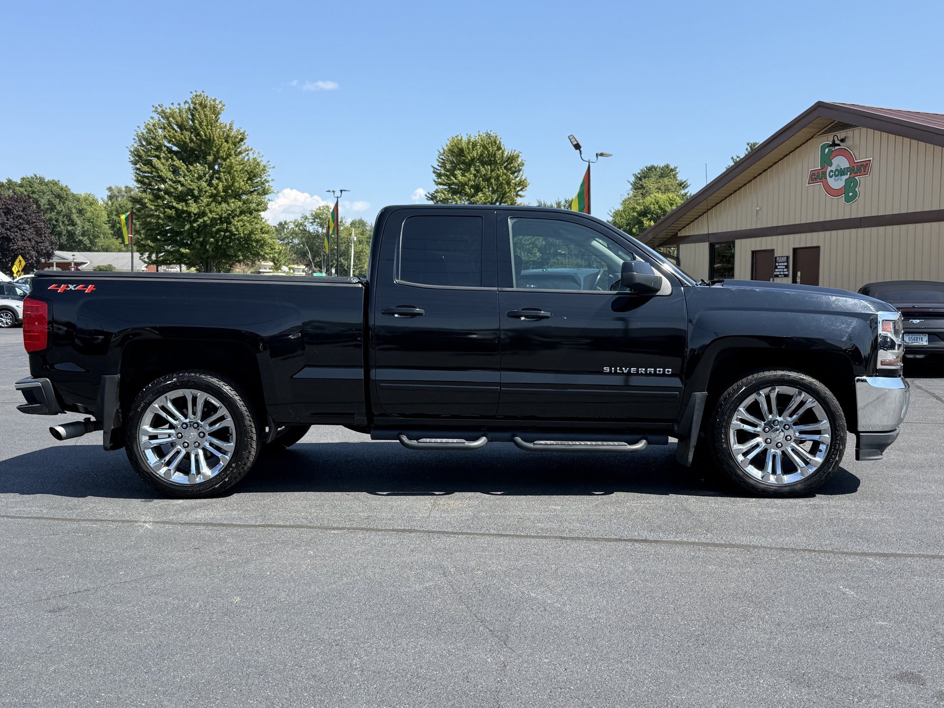 Used 2019 Chevrolet Silverado 1500 LT w/ All Star Edition AWD/4WD image 9