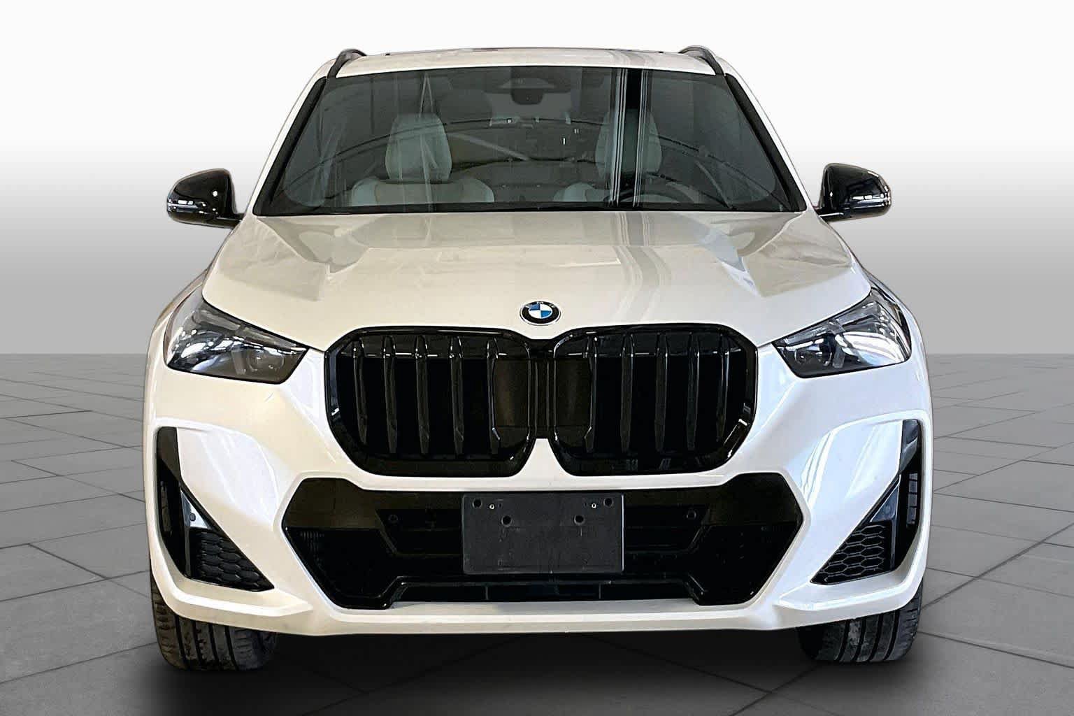 Used 2025 BMW X1 xDrive28i w/ M Sport Package AWD/4WD image 3
