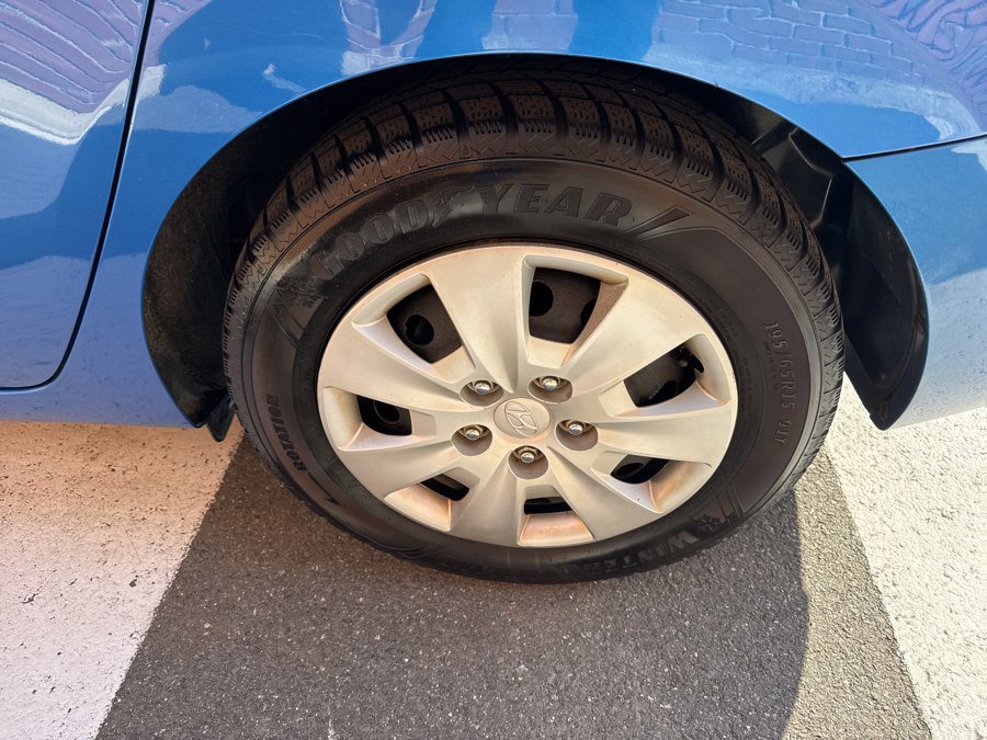 Used 2012 Hyundai Elantra GLS image 14