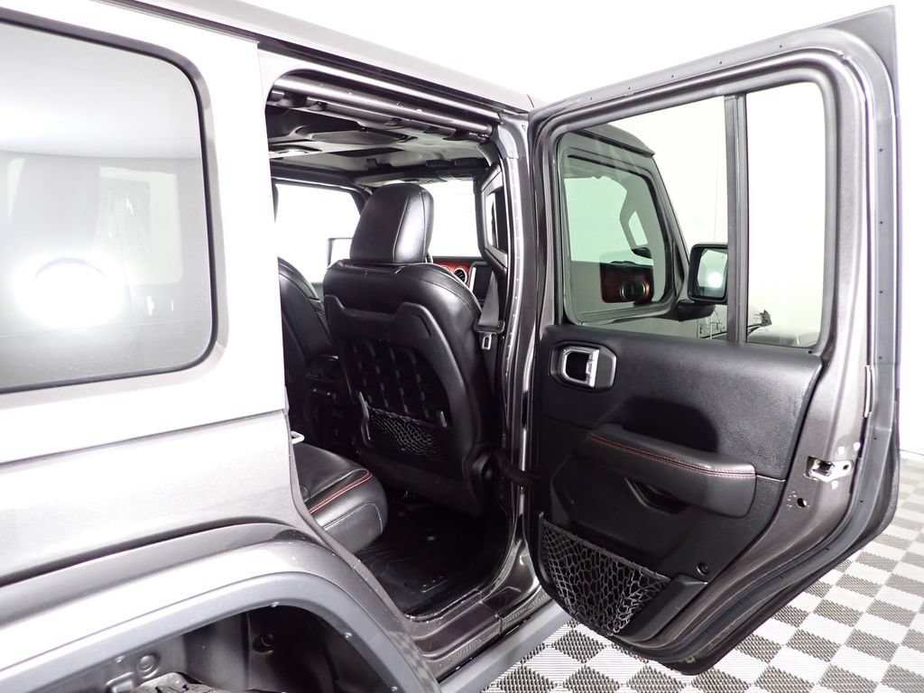 Used 2018 Jeep Wrangler Unlimited Rubicon w/ Dual Top Group AWD/4WD image 32