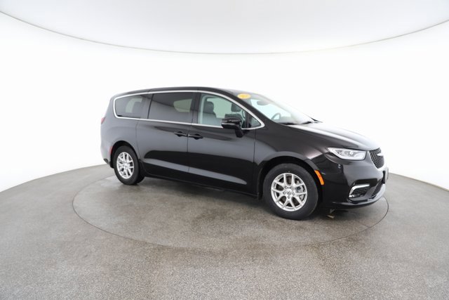 Used 2024 Chrysler Pacifica Touring-L image 25