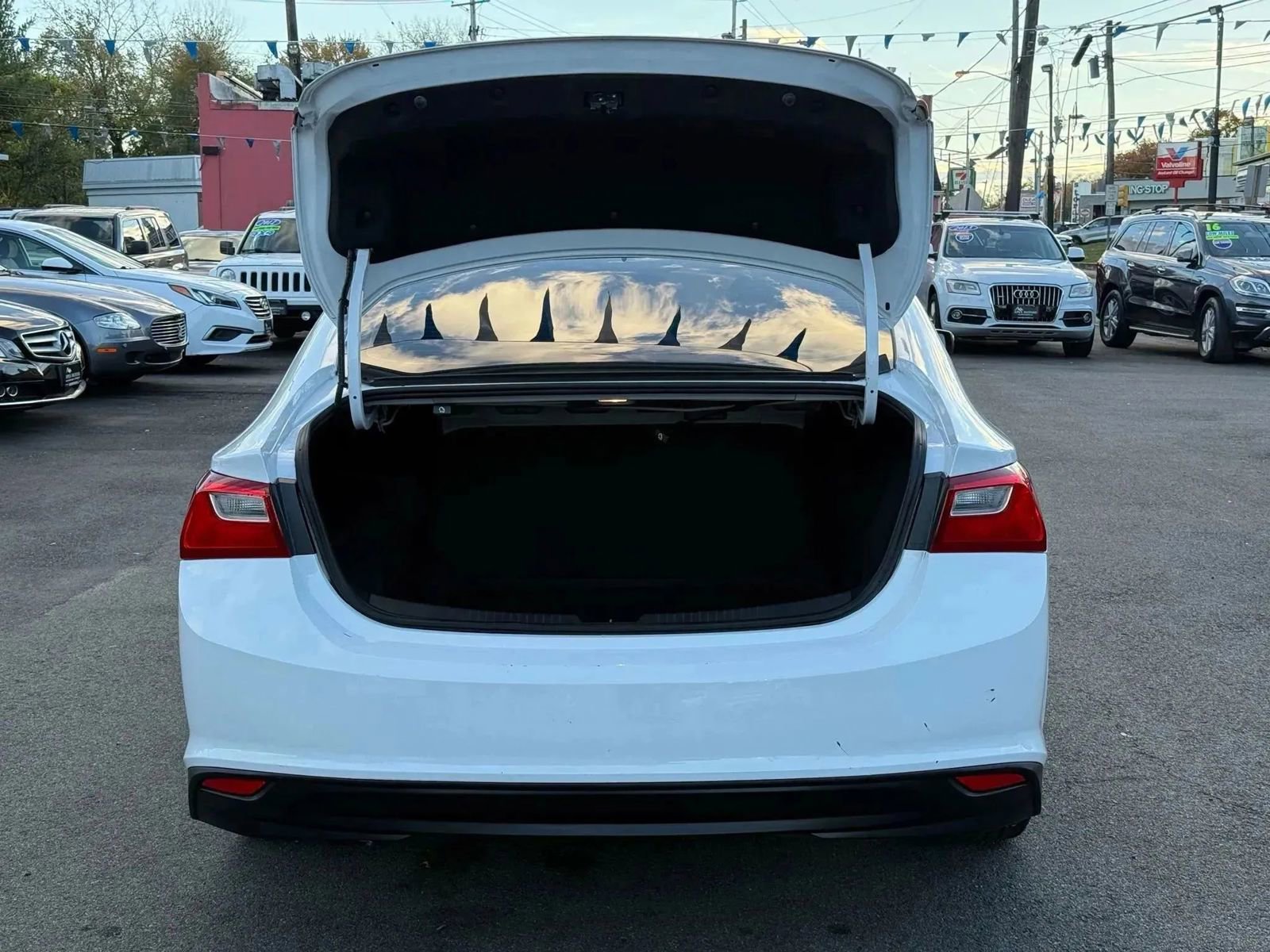 Used 2018 Chevrolet Malibu LT FWD image 11