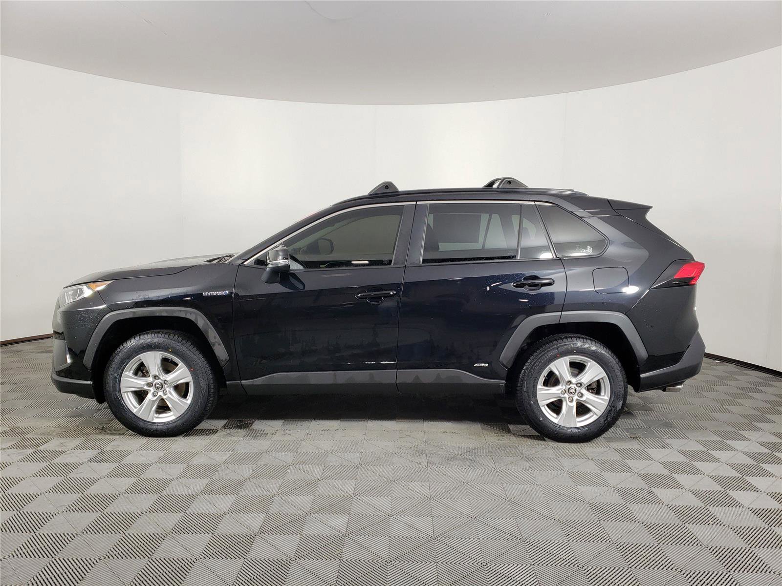 Used 2020 Toyota RAV4 XLE w/ XLE Grade Weather Package image 2