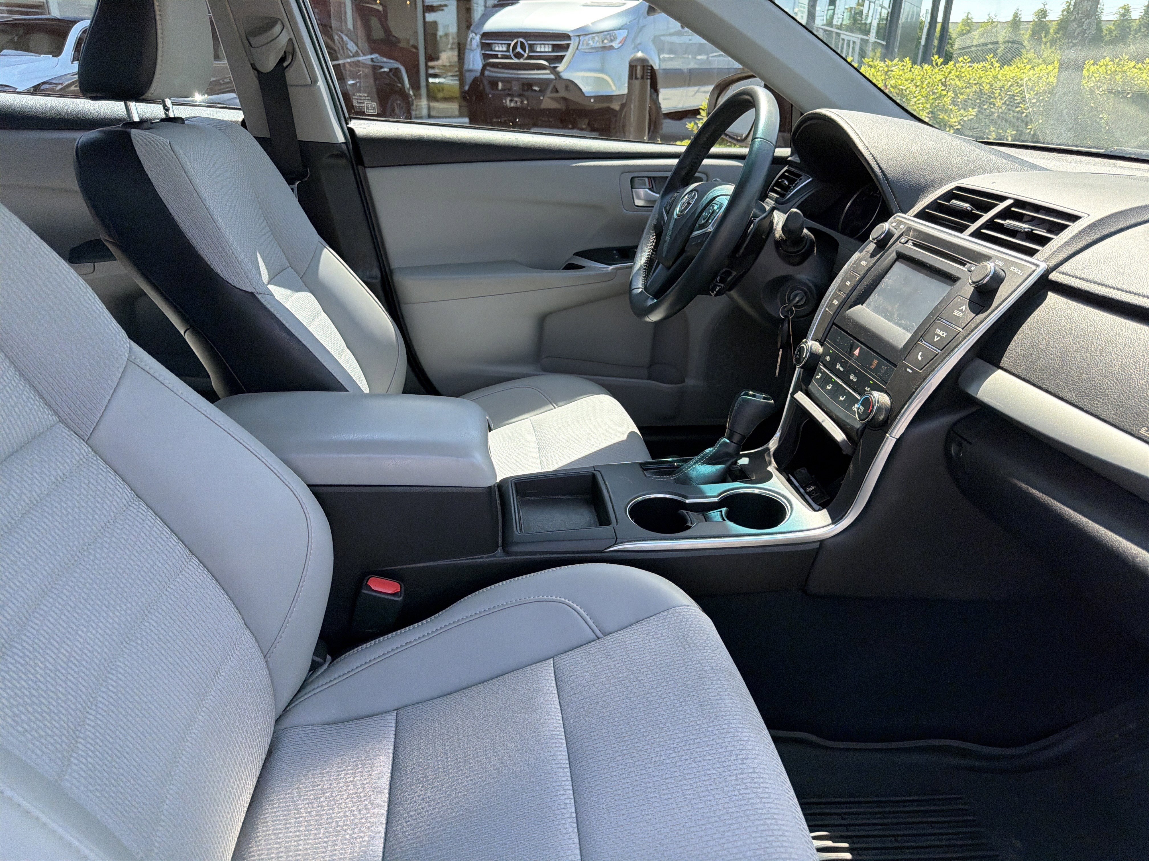 Used 2017 Toyota Camry SE w/ Moonroof Package FWD image 35
