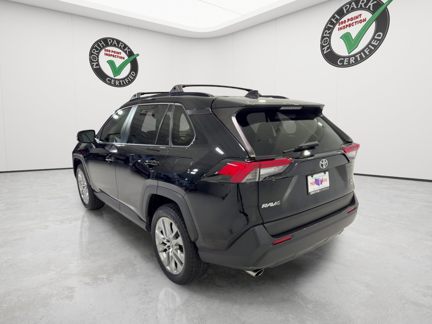Used 2019 Toyota RAV4 XLE Premium AWD/4WD image 3