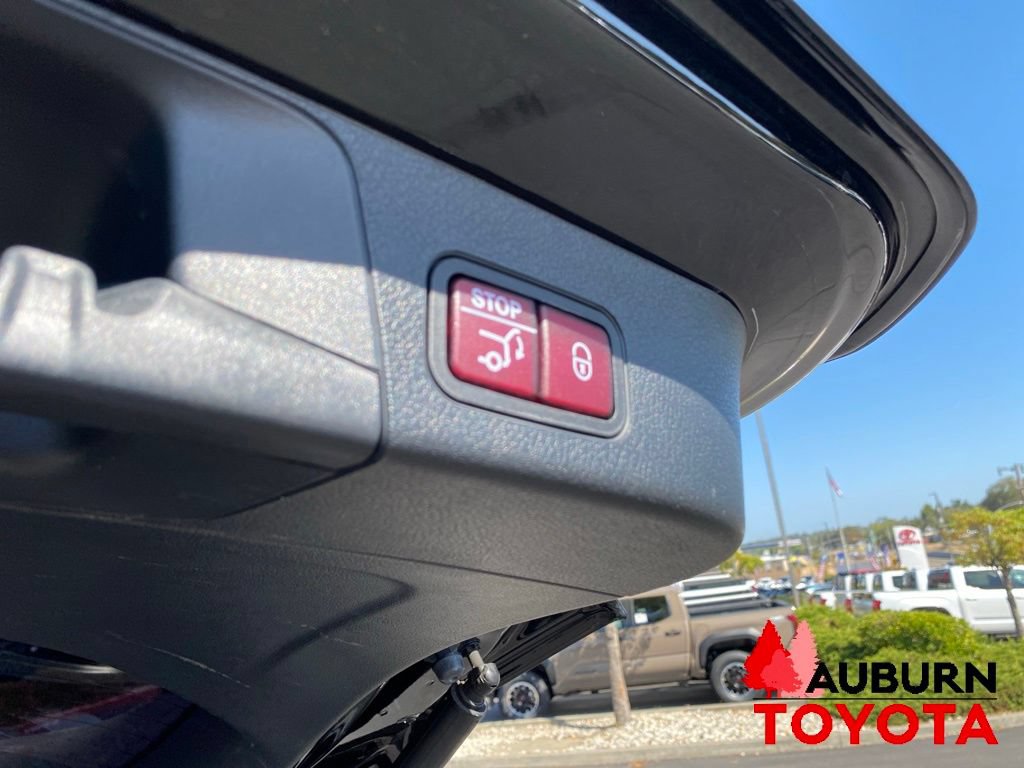 Used 2021 Mercedes-Benz GLB 250 4MATIC image 13