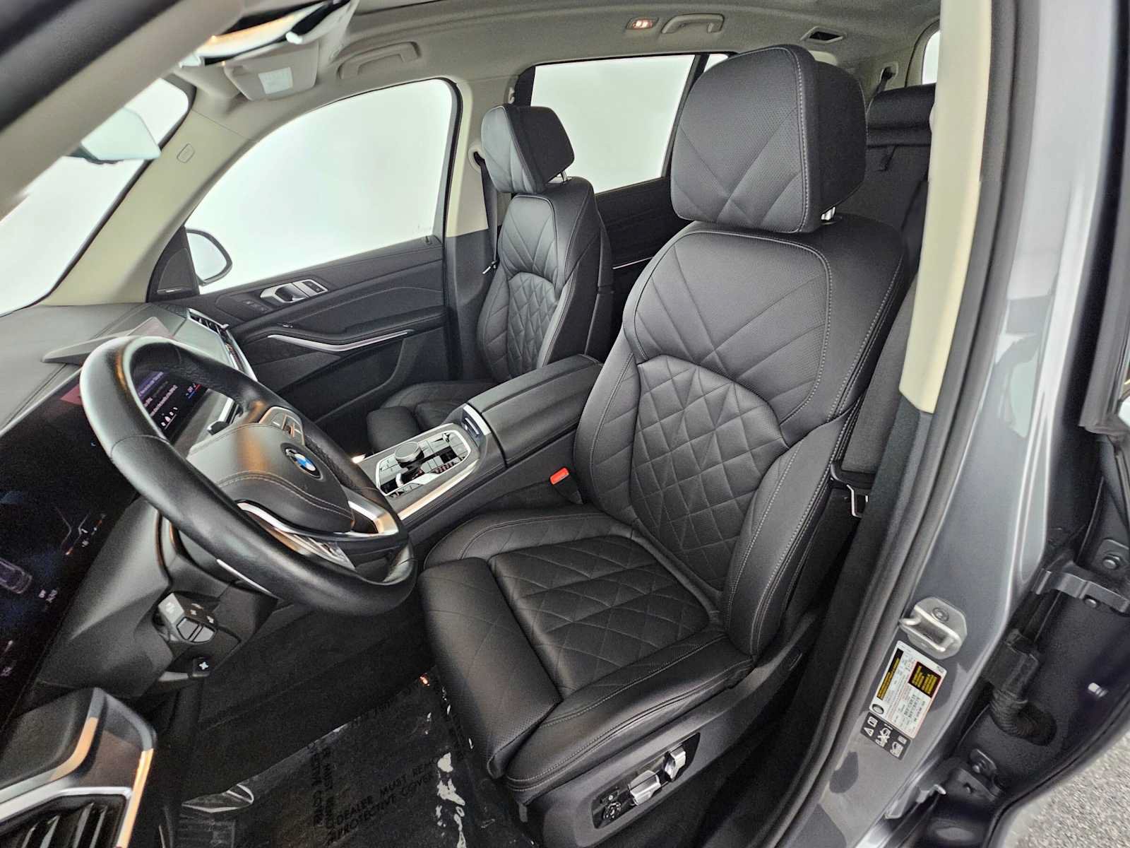Used 2025 BMW X7 xDrive40i AWD/4WD image 23