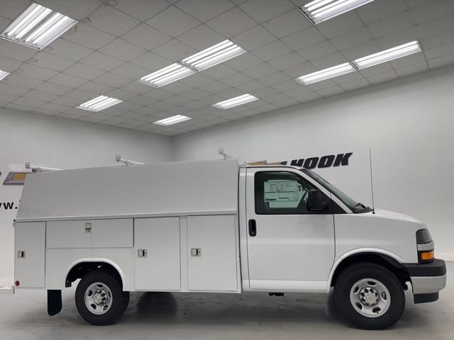 New 2025 Chevrolet Express 3500 w/ Power Convenience Package RWD image 4