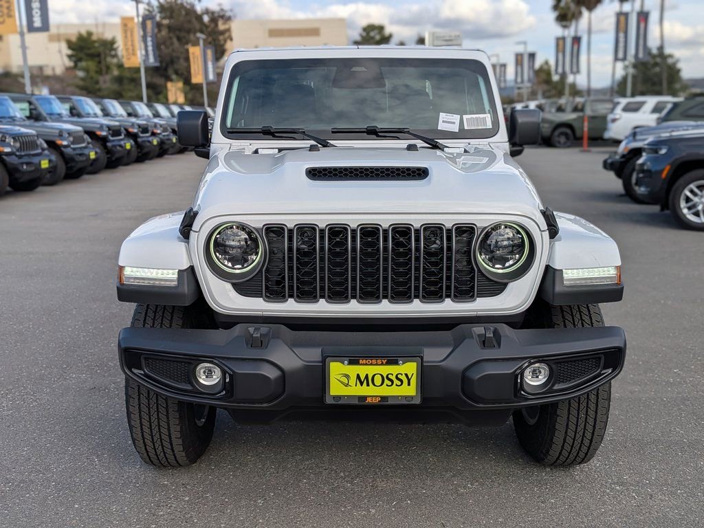New 2026 Jeep Gladiator Sport AWD/4WD image 2