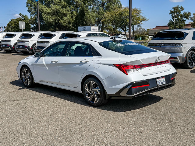 Used 2025 Hyundai Elantra SEL FWD image 2