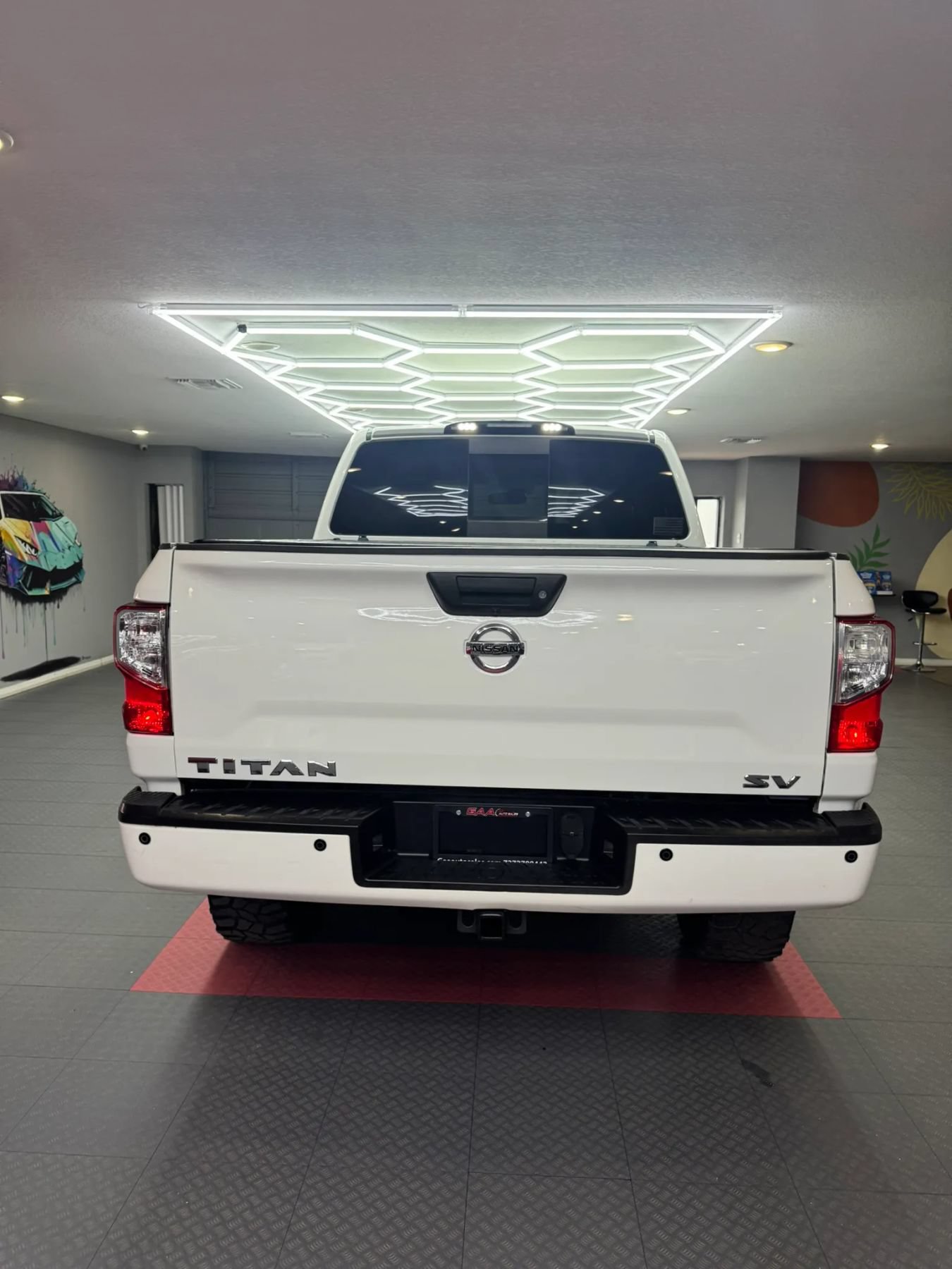 Used 2017 Nissan Titan SV RWD image 7