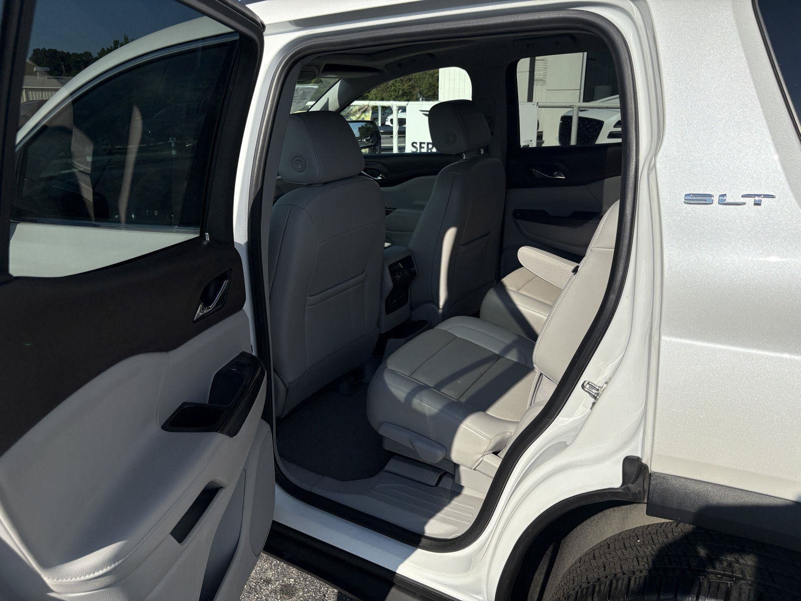 Used 2021 GMC Acadia SLT w/ Premium Package FWD image 25