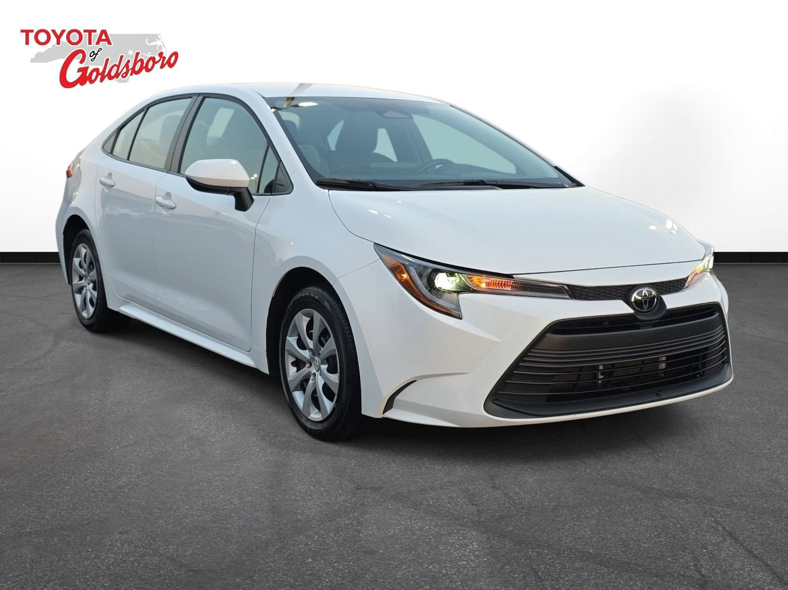 Used 2025 Toyota Corolla LE image 3