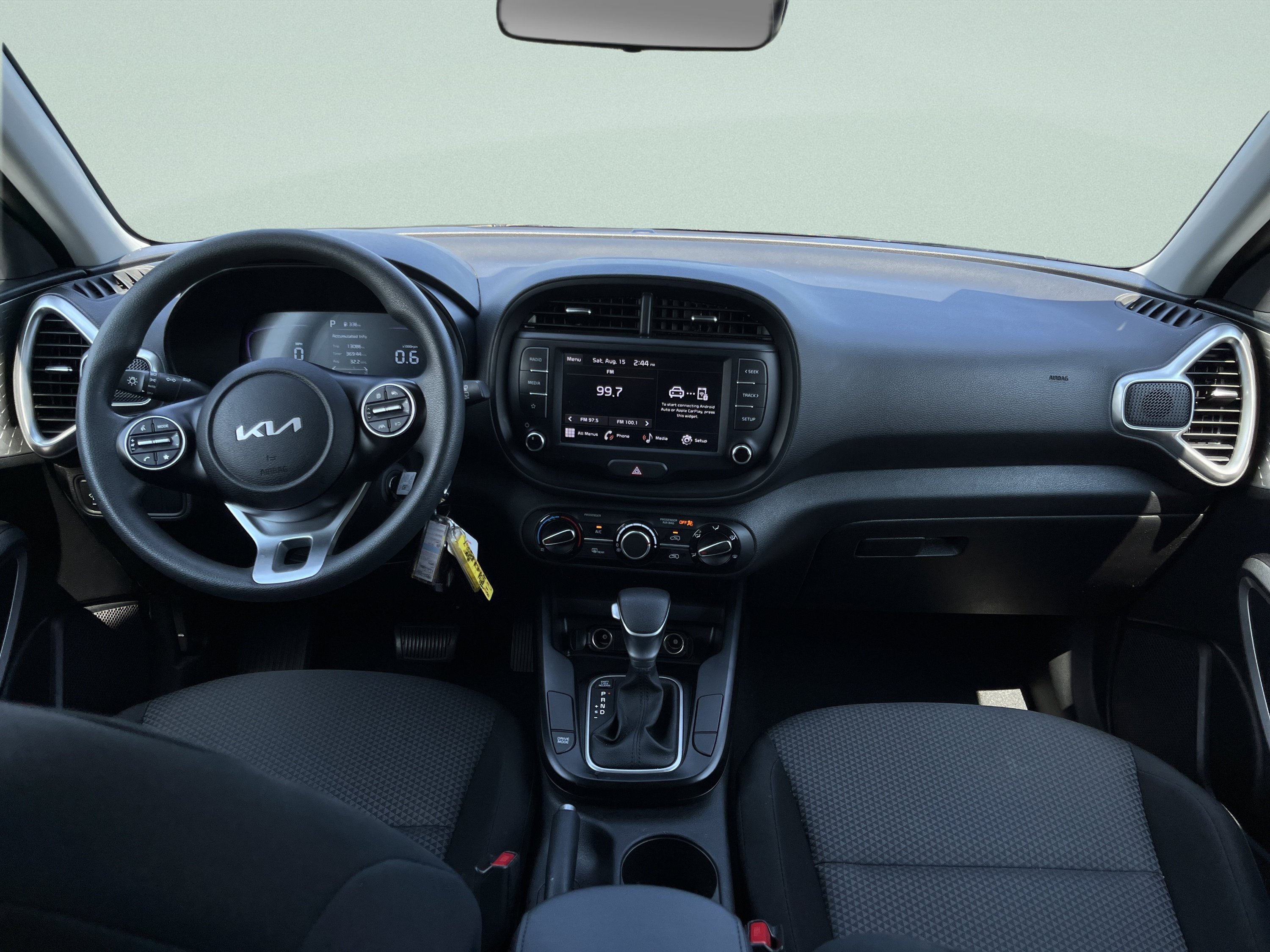 Used 2025 Kia Soul LX w/ LX Technology Package FWD image 25