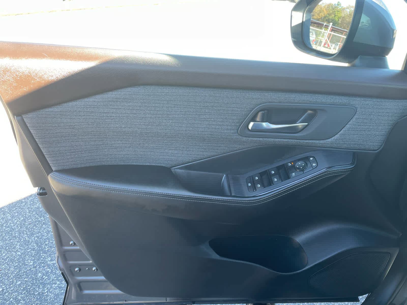 Used 2023 Nissan Rogue SV image 17