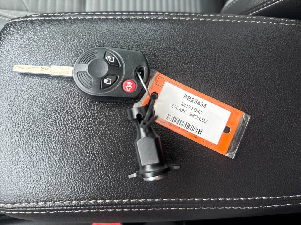 Used 2017 Ford Escape SE w/ Equipment Group 201A image 29