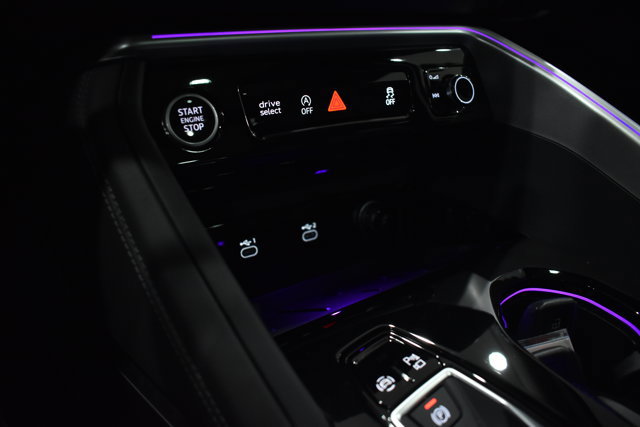 Used 2025 Audi Q5 Premium w/ Convenience Package image 22