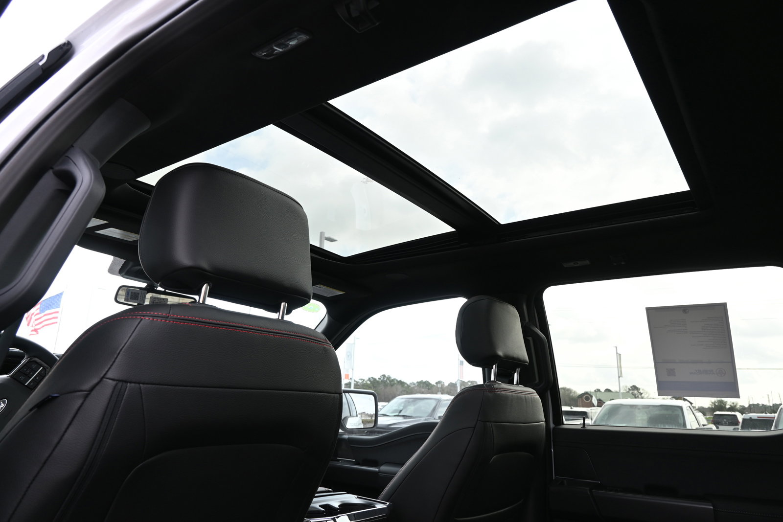 New 2025 Ford F150 Lariat w/ Equipment Group 502A High image 37