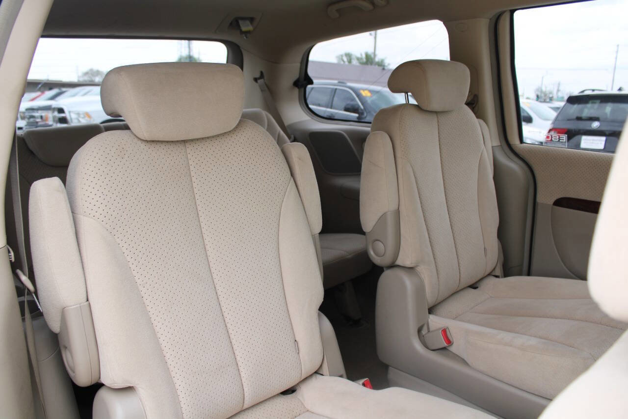 Used 2007 Hyundai Entourage GLS FWD image 10